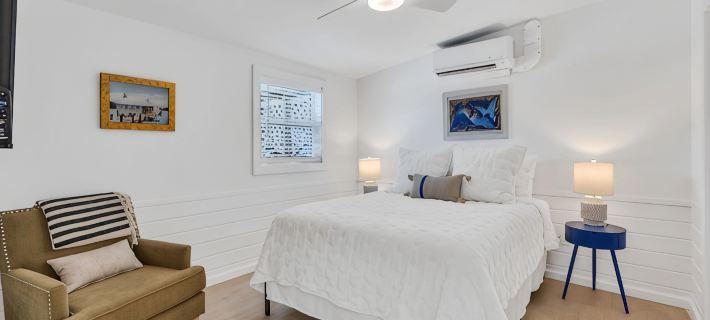 Modern Holmes Beach Retreat. No Stairs, Near Tennis & Beach Hotels in Holmes Beach