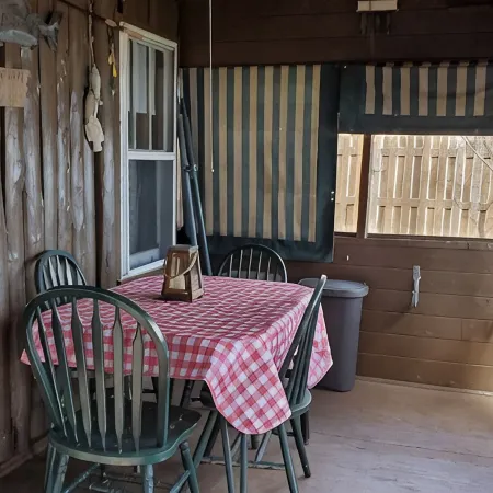 Your Own Private Beach Lakefront Cozy Cottage in a Peaceful Bay on 5 Lake Chain.