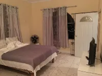 Arms of Charms Guesthouse - 3-Star