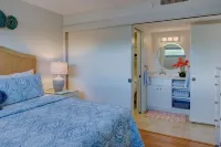 Remodeled Quiet Oceanfront Corner Unit on 3rd Floor at Sugar Beach Resort - 4-نجوم