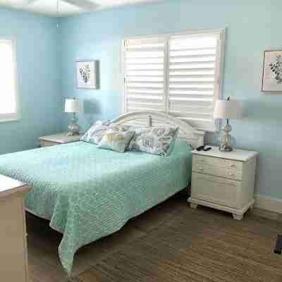 2 bedroom condo across from #1 Rated Siesta Key Beach Rooms