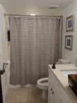 {PRIVATELY OWNED} This 2 Bedroom Has Everything You Need.with a Fantastic View. - 3 estrellas