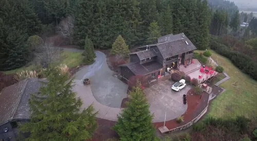 Golfer's Heaven Lodge: Deck, Mtn Views & Putting Green, 8 Min to Bandon Dunes - バルコニー