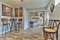 Beautiful 4 bedroom 2 full bathroom close to everything! - Bungalows