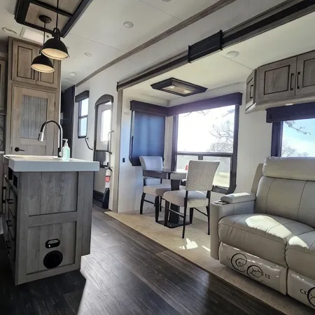 Romantic Stay in Beautiful New RV on 30 Acres