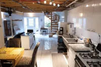 New to VRBO! 2/1 Mid Island Apartment, Sleeps 5 - Bintang 3