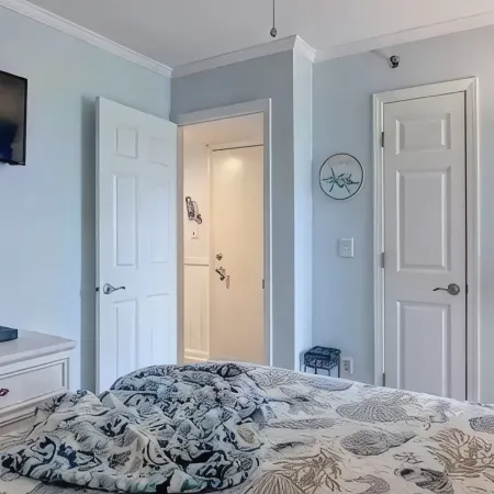 Fun in the Sun on Topsail Island at the Pelican Pad: A cozy oceanfront condo
