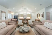 The Sterling House: Brand New Home Steps from Magnolia - บูติค
