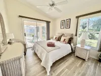 Villa with swimming pool & spa - Poolside Grill, Family-friendly, Water-view - 4-Star