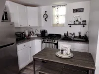 Tiny Spa Cottage Retreat - Country Houses
