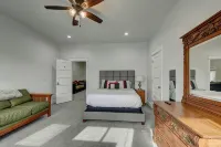 1890's Craftsman Home  5BR 4BA, Sleeps 16+   w 6 TVs. - Villas