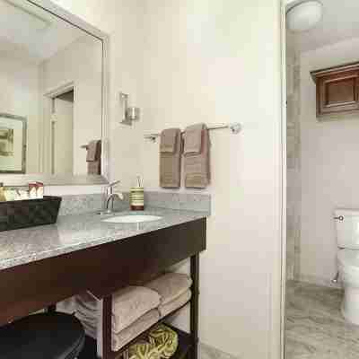 ALOHA Authentic Hawaii Condo C-7 Rooms