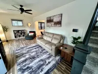 The Square on Prairie- Charming 3-bedroom home located near DTSF! - Bungalows