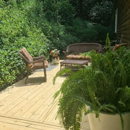 Charming 2Br Highlands Cottage with Cozy Fireplace, 3 Min to Main St & Dry Falls Отели в г. Хайлендс