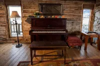 The Yellowstone House and Fisherman's Cabin - 4 tähden