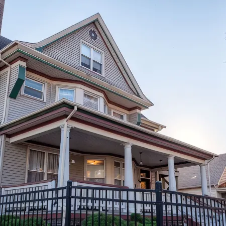 Modern Meets Vintage! 5 Bedrooms. Game Room, Patio, Fun!