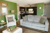 Cambrian & Co. Downtown Loft Stylish, Sophisticated, Charm - Wi-Fi