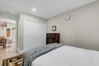 Luxury 2BR home with high ceilings with  BBQ/ patio in beautiful South Windsor.