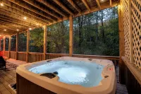 7BR Designer Home w/ Hot Tub, Game Room - Swimmingpools