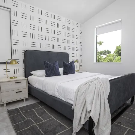 THE OASIS, Brand New Home, Screened in Heated Pool, Close to 5th Ave and Beach