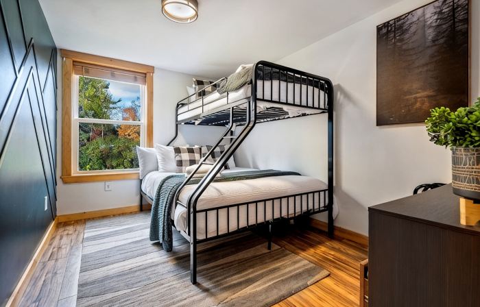Buck's Den - Snowmobile Trails, Trailer Parking, Near hiking, golfing, Sugarloaf