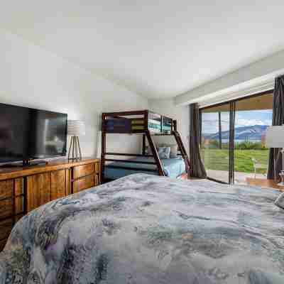 Halmalka Condo 512A Private Hot Tub, 3-bed 2 bath, Sleeps 8, By Outdoor Pool Rooms