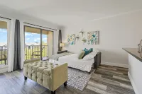 1 Bedroom, Sleeps 4, Waterfront Balcony, Full Kitchen, Pool, A.C., Smart TV - de playa