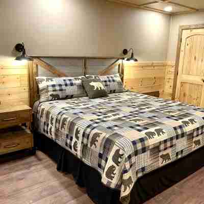 Smoky Hideaway • 2Bed 2Bath Cabin • Peaceful Retreat Rooms
