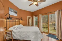 Hot Tub, Fireplaces, Game Room, Rustic Elegance, Private, 10 Miles to Avl. - 샬레 호텔