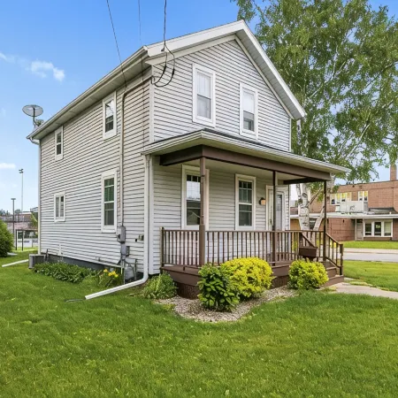 Elkhart Lake, WI home close to lake, downtown, and Road America racetrack