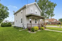 Elkhart Lake, WI home close to lake, downtown, and Road America racetrack - Homestays