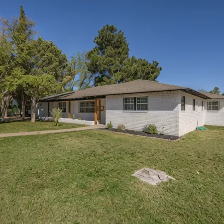 Right At Home-Old Midland Living with massive yard