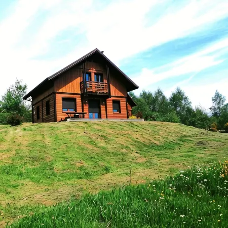 Exceptional: 4-bedroom south-facing chalet on large lot at the foot of the slopes