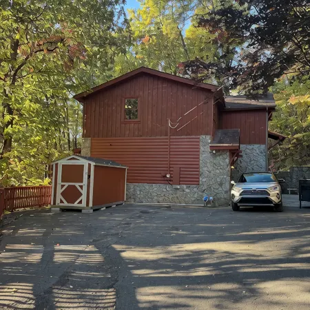 Unique Peaceful- Romantic, Private Pool, Fireplace, AC-Wifi, Delightful Smokies!