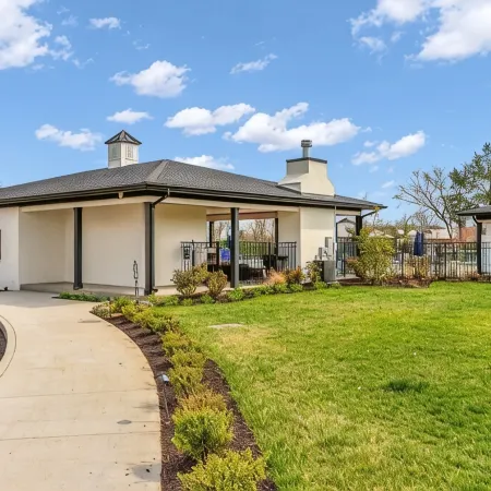 Luxury Massive Townhome, Pool, Elevator, Amenities