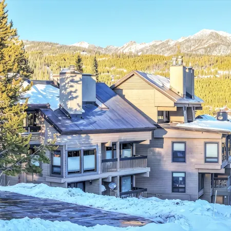 Cozy Condo in an incredible location.