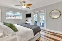 Paradise Lux Waterfront Villa/ Ocean Access w Boat & Jet Ski Rental - Homestays