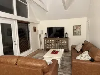 Beautiful, quaint newly-renovated Keowee Key condo with golf course view! - Gym