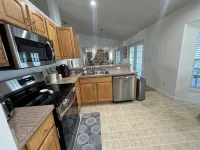 Cozy 3-Bedroom Home in Ocala with Private Hot Tub - Bungalows