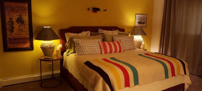 Black Bear Inn,Bridger views, E. Gallatin river access via cherry creek ponds. Hotels in Gallatin County