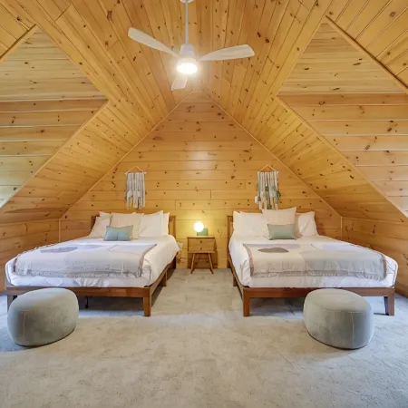 Family Cabin Near Lake Wallenpaupack-Hot Tub-Trails