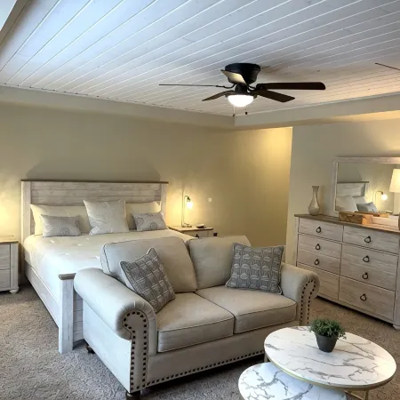 New Listing!Beautiful Luxury Studio4 Miles to Cape May Beach.  Sleeps 2