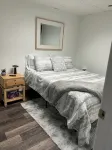 Cozy 1-bedroom creekside flat - 무료 와이파이