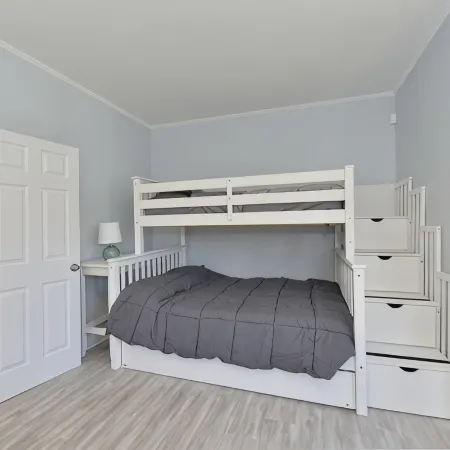 Entire 1 Bedroom Apartment in Lovely Family Vacation Lake House. Pets welcome!