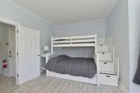 Entire 1 Bedroom Apartment in Lovely Family Vacation Lake House. Pets welcome! - Wifi