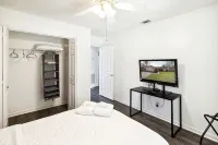 Private POOL Paradise w/ Game Lounge! - Homestays