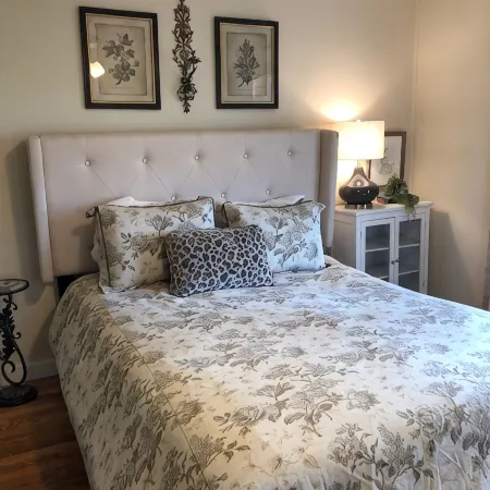 The Wilson House  Beautiful Downtown Murfreesboro Cottage Close to MTSU / I 24