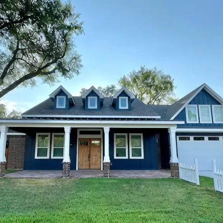 Four Bedroom Downtown Tomball Cottage