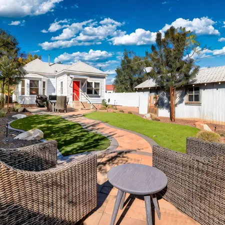 Lovingly Restored Cottage in Downtown Prescott Walk to the Courthouse Square