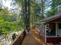 RiverPeace on the McKenzie - Chalets